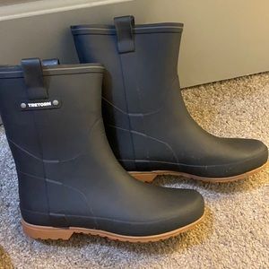Rubber rain boots